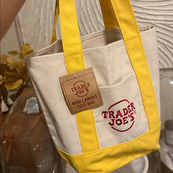 🎄: Yellow Trader Joe’s Mini Tote Bag - Picture 5 of 5